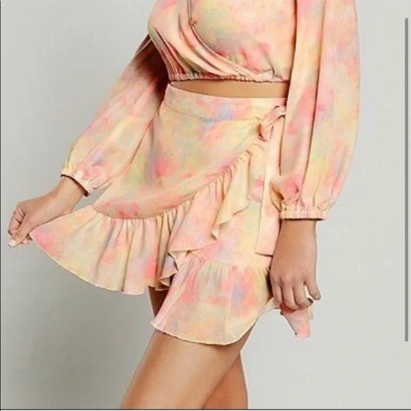 Chelsea & Violet Pastel Watercolor Balloon Sleeve Crop Blouse Wrap Skirt Set - Picture 4 of 14